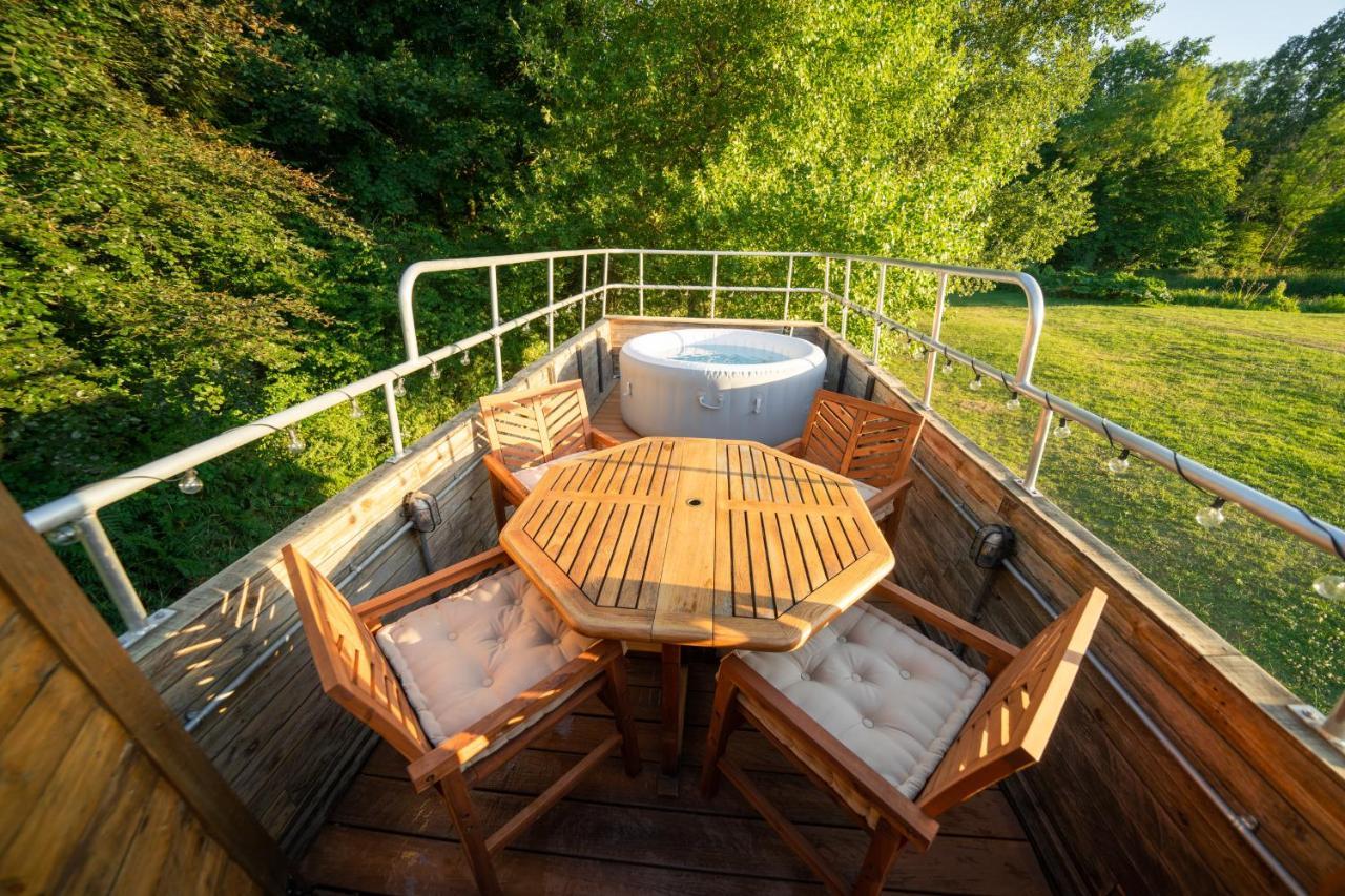 阿克菲尔德 Delightful 2 Bed Double Decker Bus With Hot Tub酒店 外观 照片