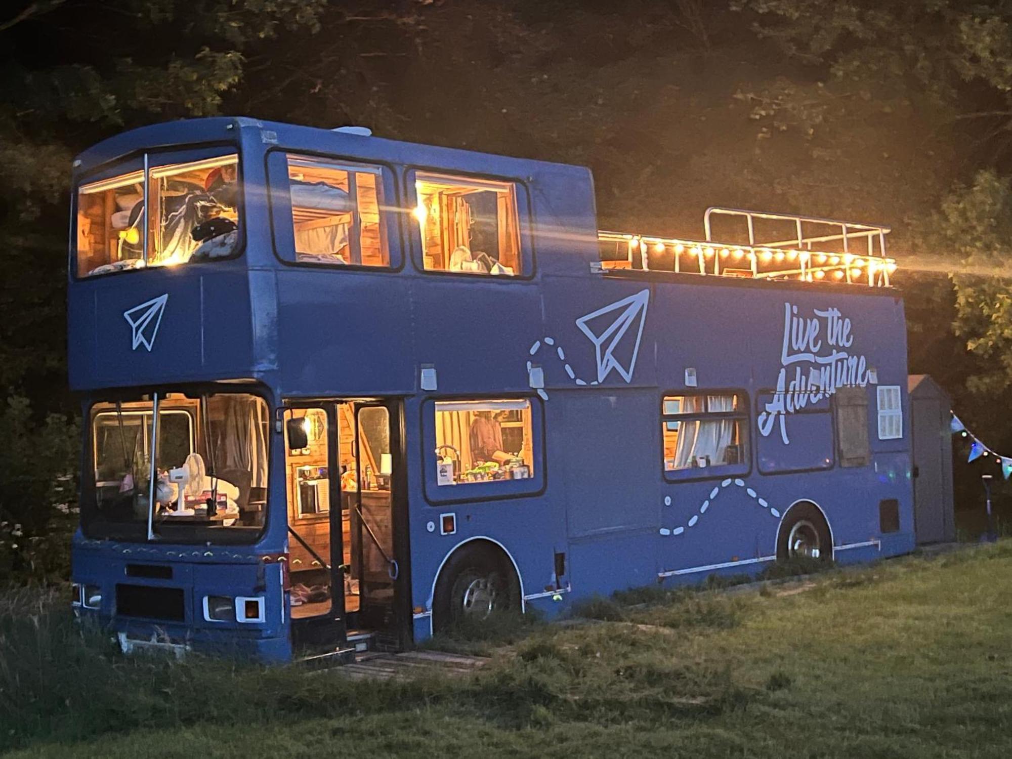 阿克菲尔德 Delightful 2 Bed Double Decker Bus With Hot Tub酒店 外观 照片
